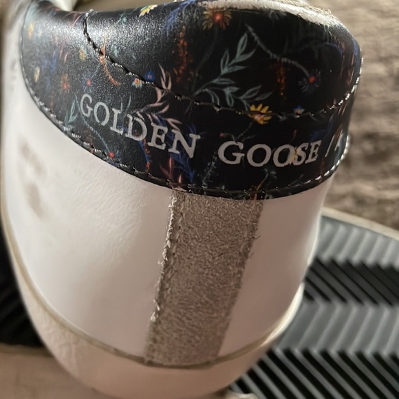 Golden goose woman’s sneakers like new . Size 9 . Bought from neimans. - Picture 4 of 5